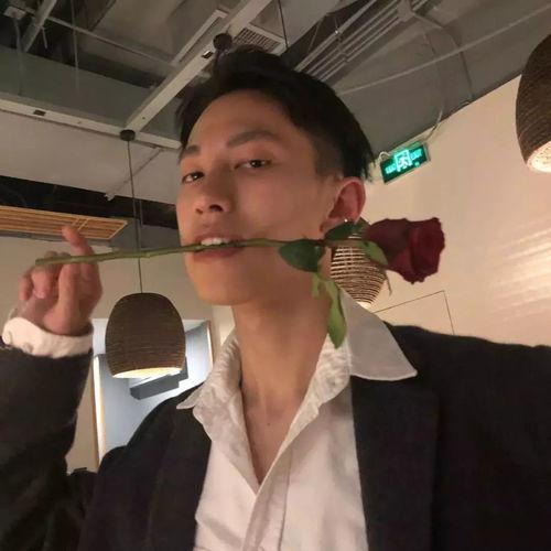 娱乐吃瓜酱的头像男生,揭秘男星头像背后的故事