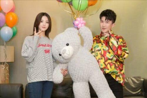 娱乐圈吃瓜兔,吃瓜兔带你揭秘明星幕后故事