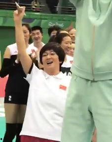 娱乐吃瓜君王源片场打球,篮球场上尽显运动风采