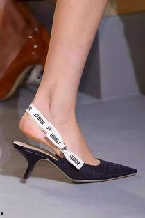 娱乐吃瓜酱鞋子,揭秘明星们的时尚鞋履潮流