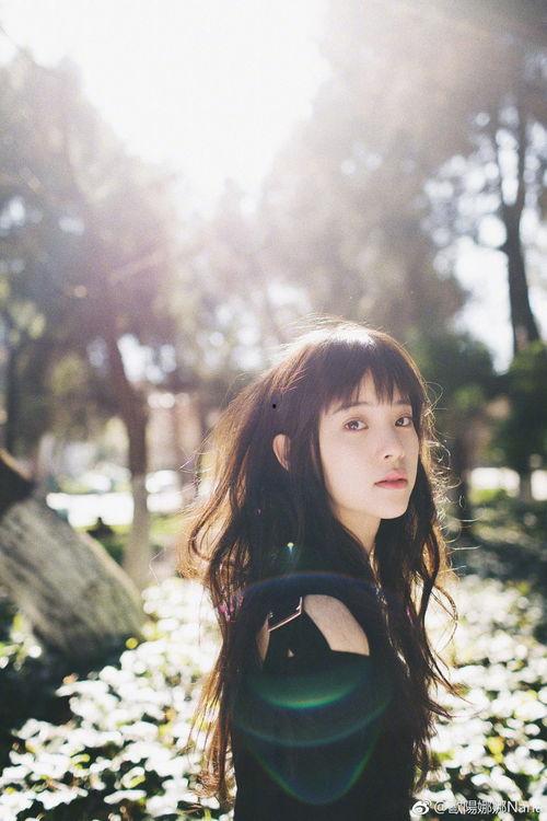 娱乐吃瓜酱刚满十八岁,十八岁青春绽放，揭秘娱乐圈新晋小花