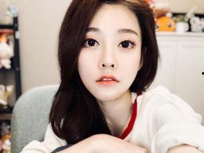 娱乐吃瓜酱刚满十八岁,十八岁青春绽放，揭秘娱乐圈新晋小花