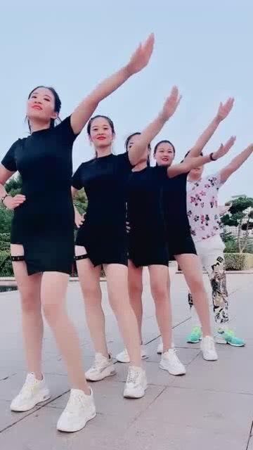 娱乐吃瓜美女图片,揭秘吃瓜美女的爆红之路