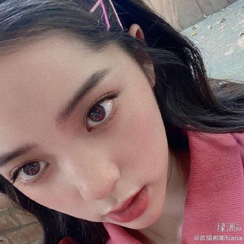 搞笑娱乐吃瓜少女图片,带你领略欢乐瞬间